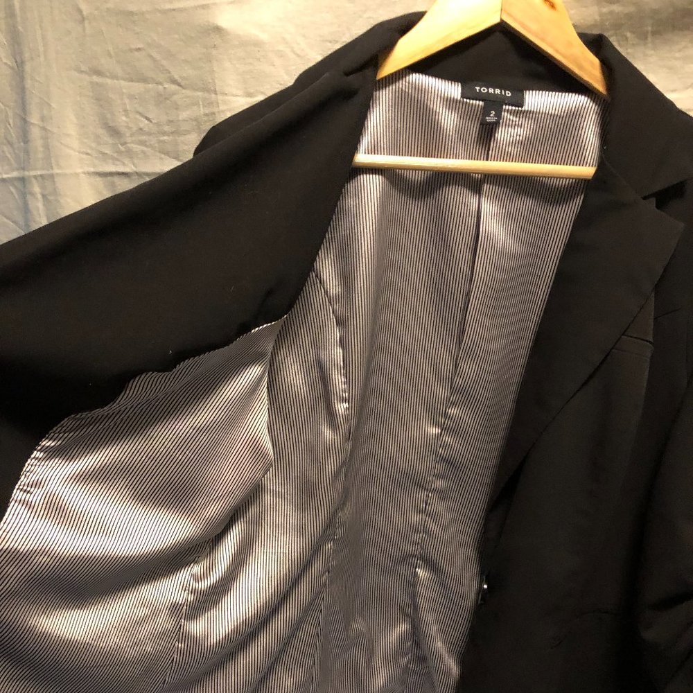 Torrid Ruched-Sleeve Blazer - Picture 3 of 5